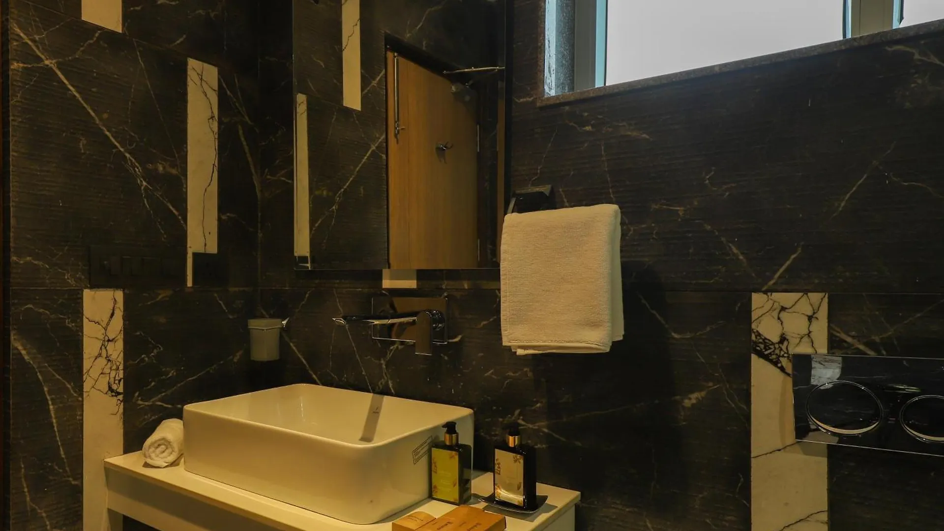 Elivaas 6 Bhk Farmstay With Pvt Pool & Garden - Esh Gurgaon